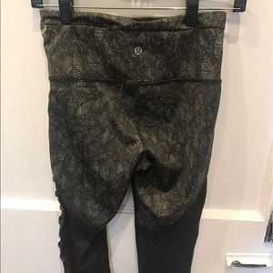 Green Leaf patterned lululemon capri leggings